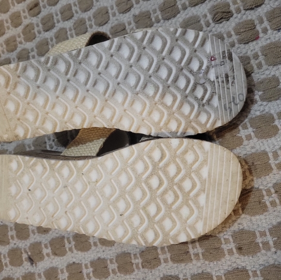 XOXO Daisy's Women Slide - Picture 3 of 5